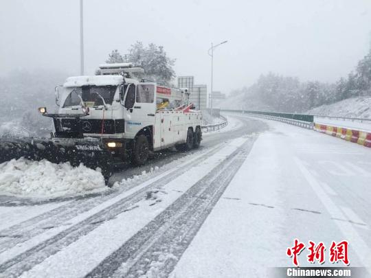 大雪突襲浙江金華高速鐵路交通壓力陡增